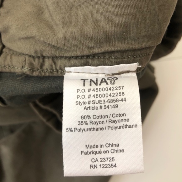TNA - Aritzia - olive green pants with elastic waist and cuffs size xs - Picture 3 of 4